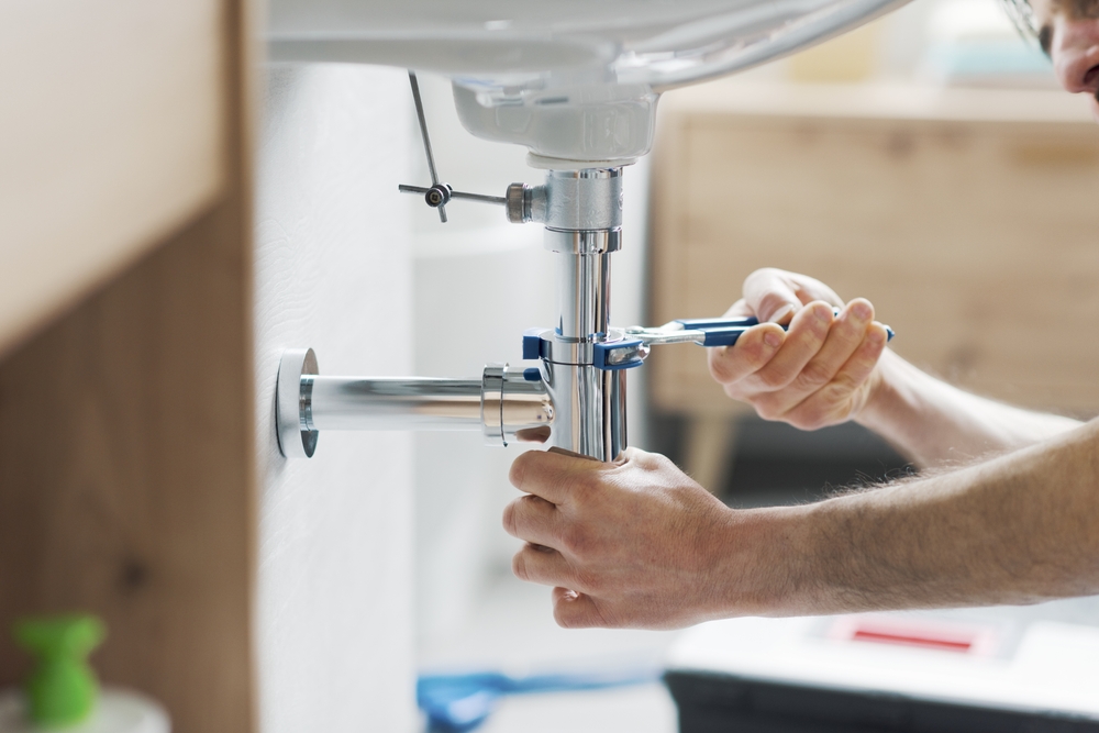 Plumber providing plumbing services for a Chillicothe, OH homeowner